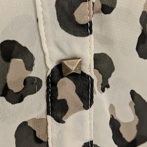 Tops - Leopard print blouse Tops - Leopard print blouse